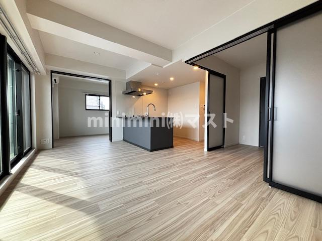 大阪市中央区瓦屋町１丁目の賃貸マンションの居間・リビング