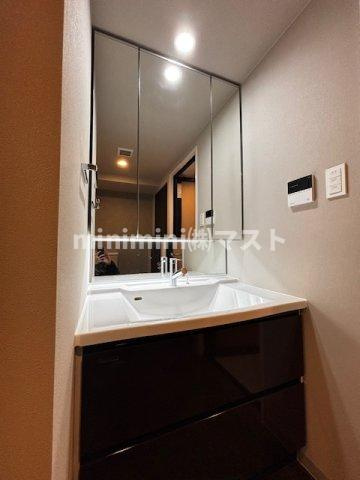 大阪市中央区瓦屋町１丁目の賃貸マンションの洗面所