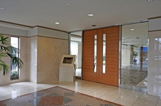 グランハイツ池尻　独立洗面台　室内洗濯機置き場　オートロックのロビー