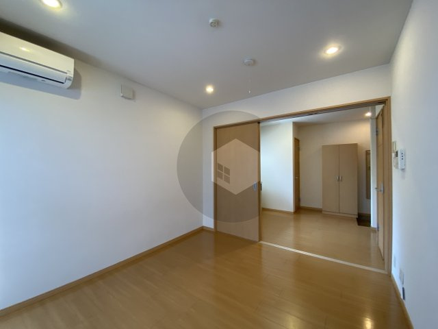 ジュネス内介の洋室