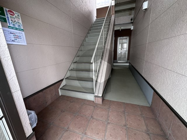 ジュネス内介のロビー