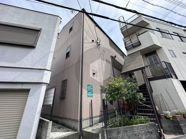 ジュネス内介の外観