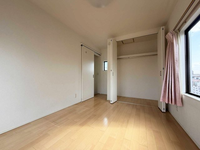 折尾2丁目貸家の収納|各部屋に収納があります♪ 