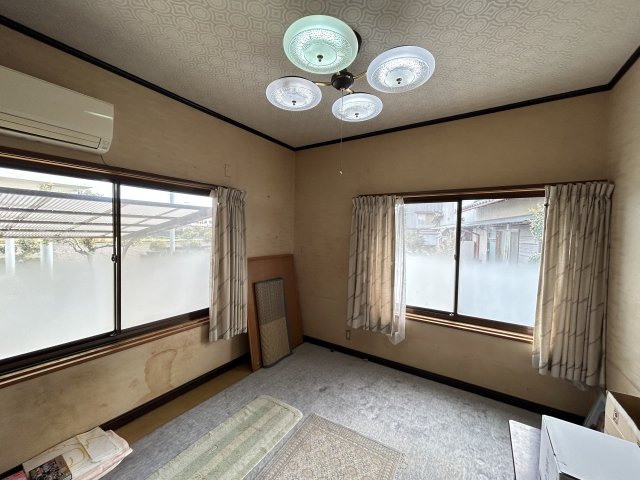 阿南市柳島町南高川原中古戸建の洋室