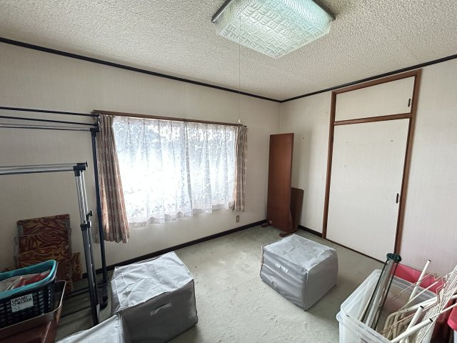 阿南市柳島町南高川原中古戸建の洋室