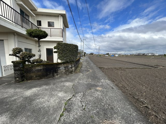 阿南市柳島町南高川原中古戸建の前面道路含む現地写真