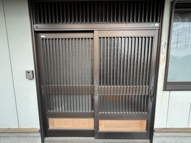 阿南市柳島町南高川原中古戸建の玄関