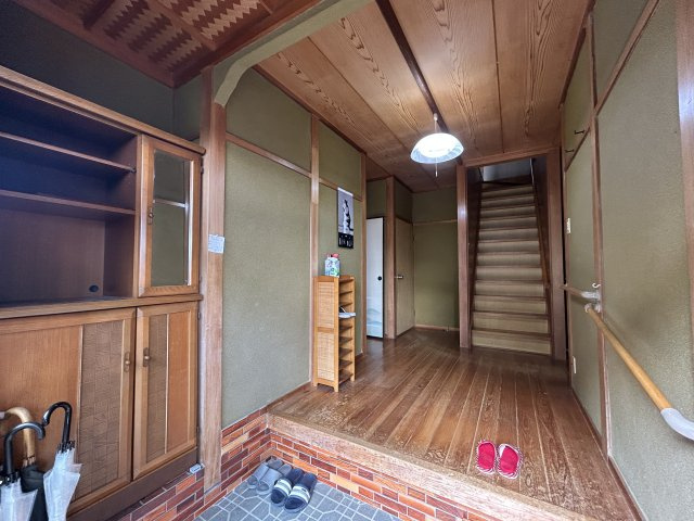 阿南市柳島町南高川原中古戸建の玄関