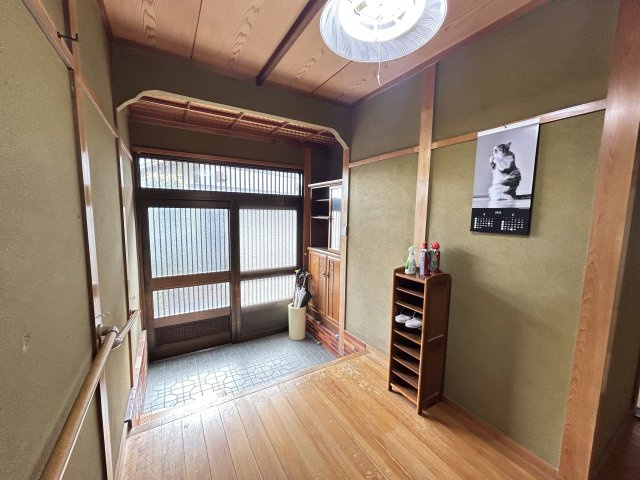 阿南市柳島町南高川原中古戸建の玄関