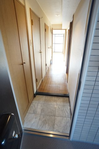 アムール逆瀬川の玄関