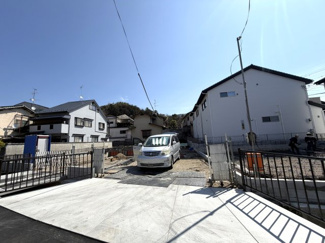 【前面道路含む現地写真】