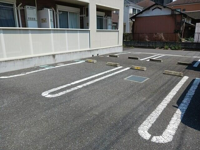 アクティフの駐車場