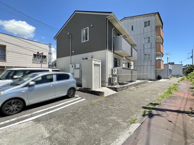 ジュネスⅡの駐車場
