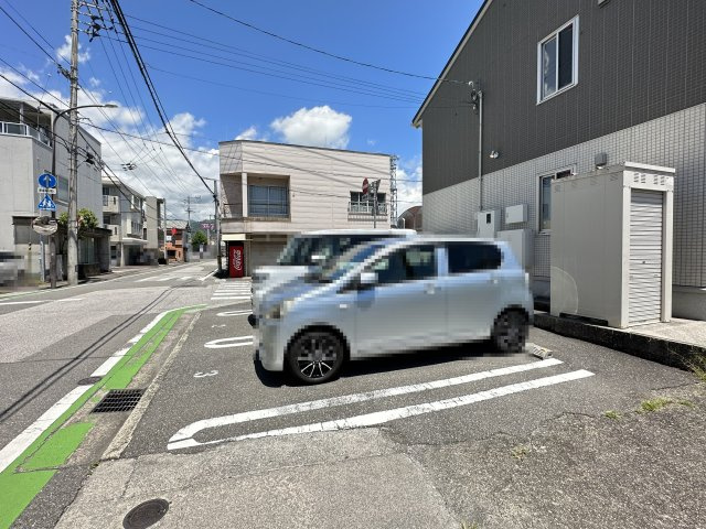 ジュネスⅡの駐車場