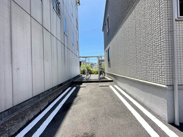 ジュネスⅡの駐車場