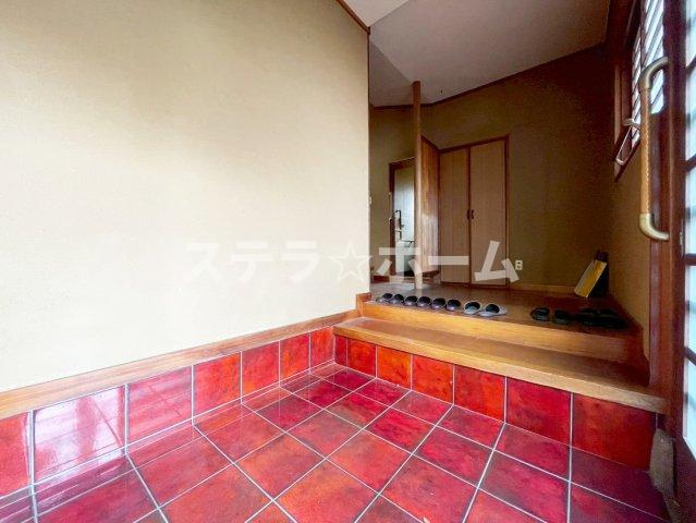 山手町2 中古戸建の玄関|落ち着いた玄関です