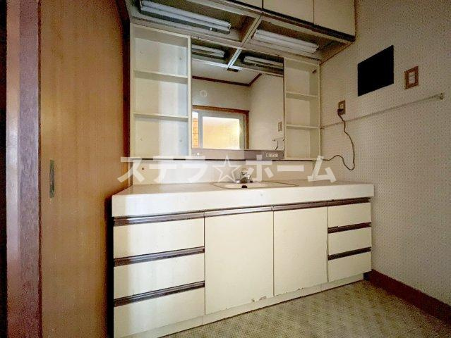 山手町2 中古戸建の独立洗面台|独立洗面化粧台付き