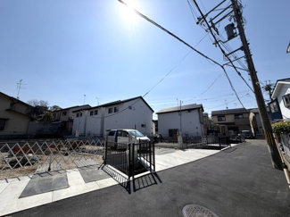 【前面道路含む現地写真】