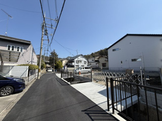 【前面道路含む現地写真】