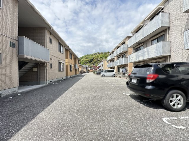 ヴィラージュヌフ Ⅸ棟の駐車場