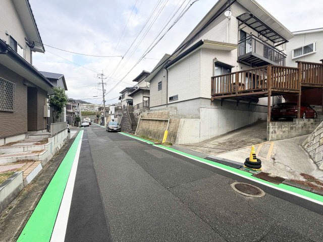舞松原６丁目戸建の前面道路含む現地写真