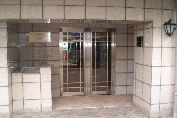 ロイヤルアメニティー巣鴨のエントランス