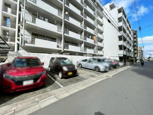 チサンマンション第5江坂の駐車場|移動の少ない平面駐車場