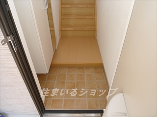 広島市安佐北区三入６丁目のアパートの玄関|ミラー付き大型シューズボックス