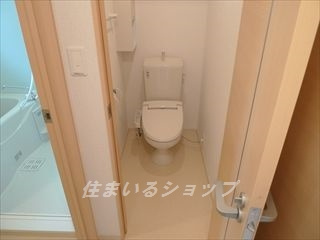 広島市安佐北区三入６丁目のアパートのトイレ|シャワートイレ・収納あり