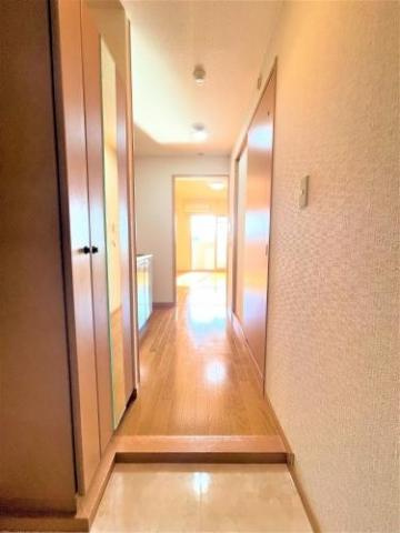BRILLIANT36の玄関|【単身様へおすすめ♪】玄関♪シューズボックス、収納が豊富です。