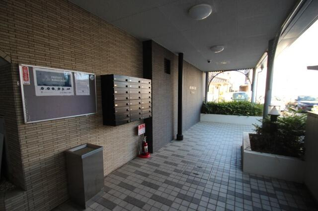 府中市若松町１丁目の賃貸マンションのロビー