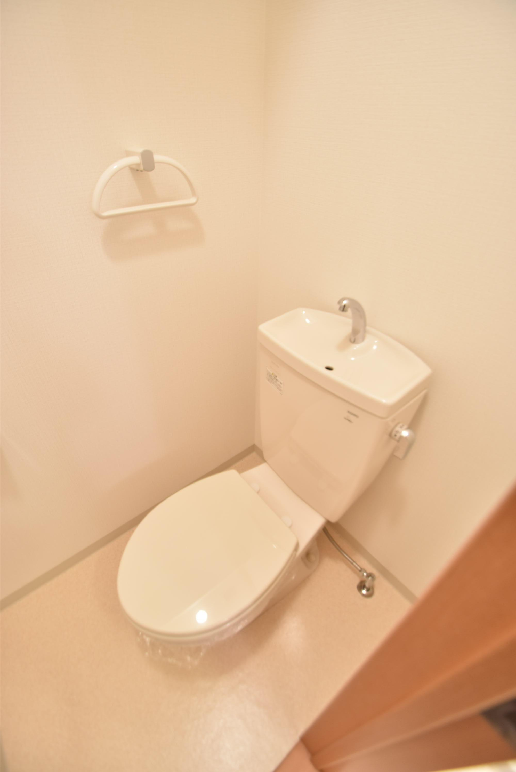 大阪市城東区関目４丁目の賃貸マンションのトイレ