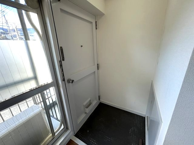 小泉マンションの玄関