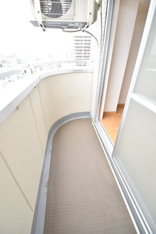 大阪市城東区成育２丁目の賃貸マンションのバルコニー