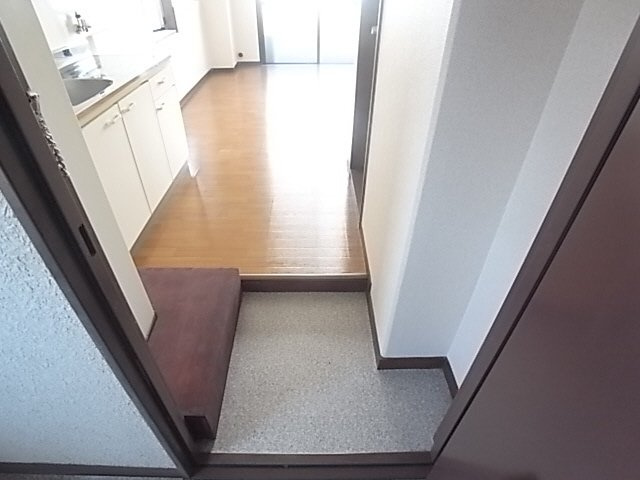 神栄ハイツの玄関