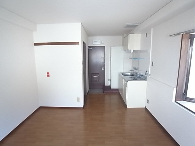 神栄ハイツの居間・リビング