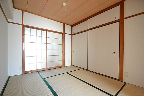 橋本第二マンションの居間・リビング