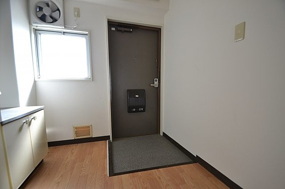 橋本第二マンションの玄関