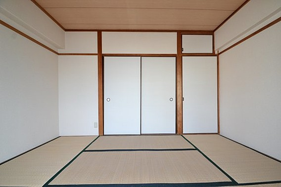 橋本第二マンションの居間・リビング