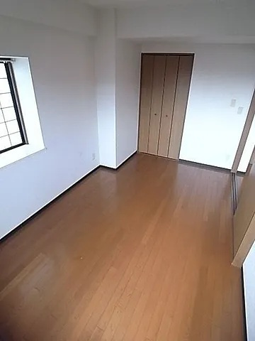パレス東洋神戸2号館の居間・リビング