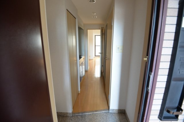 ロイヤルヒル神戸三宮の玄関