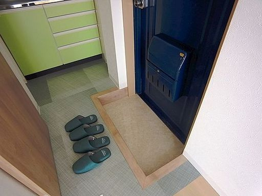 甲南本山コーポラスの玄関