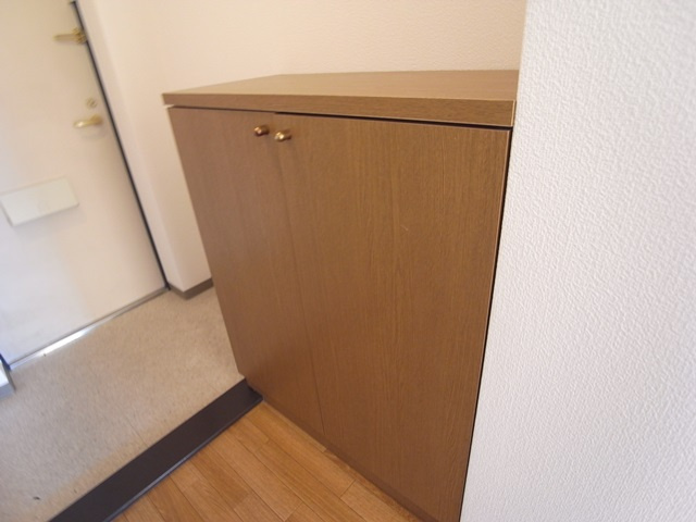 スリージェ壱番館の玄関