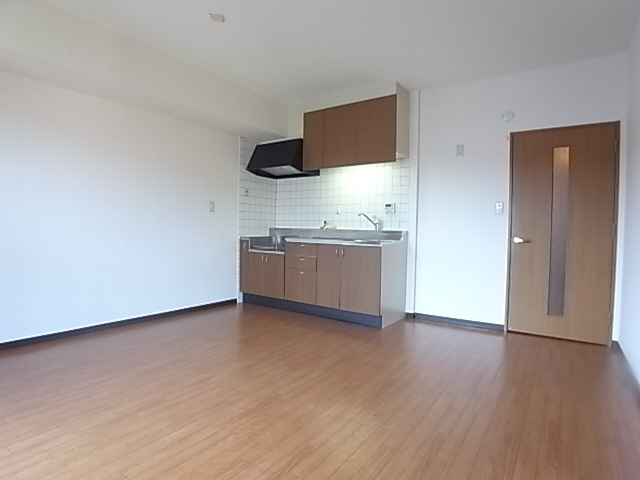 スリージェ壱番館の居間・リビング