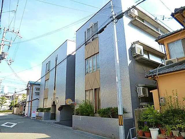 パインハイツ甲子園の外観