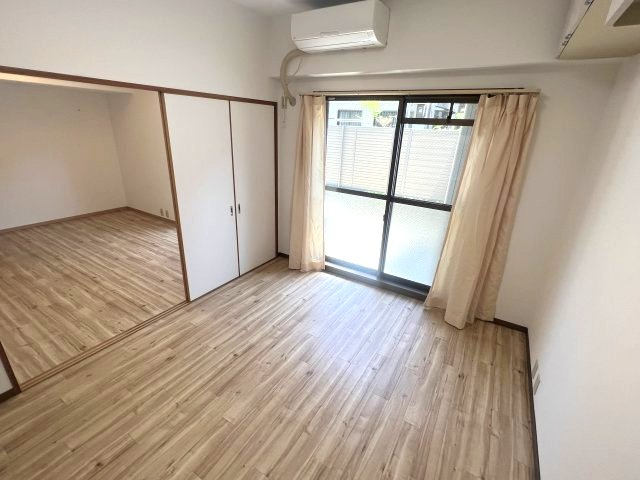 カサベラ西岡本の居間・リビング