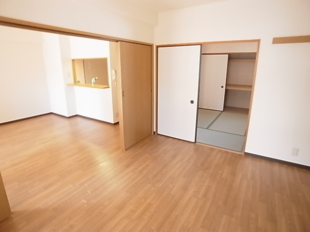 エスペラール神戸の居間・リビング