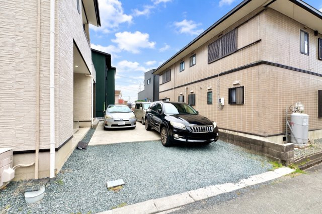 浜名区横須賀のその他|駐車場が広く、4台駐車可能（車種による）