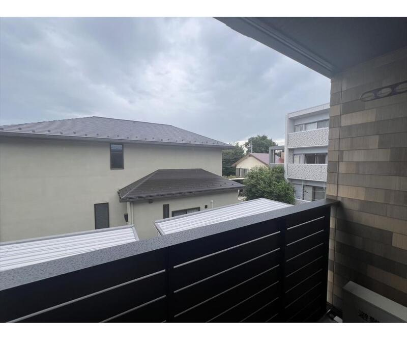 府中市白糸台４丁目のアパートのバルコニー