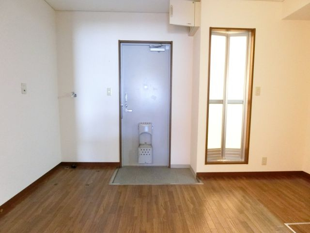 サンハイム千代田弐番館の玄関